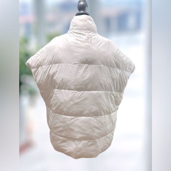 🔥 UGG Reversible Winter Snow Insulated Oversized Puffer Vest Size L - Picture 6 of 16